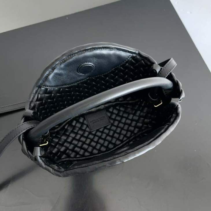 Picture of Bottega Veneta Handbags _SKUfw184062584fw
